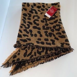 NWT Leopard print Triangular blanket scarf 🐆
